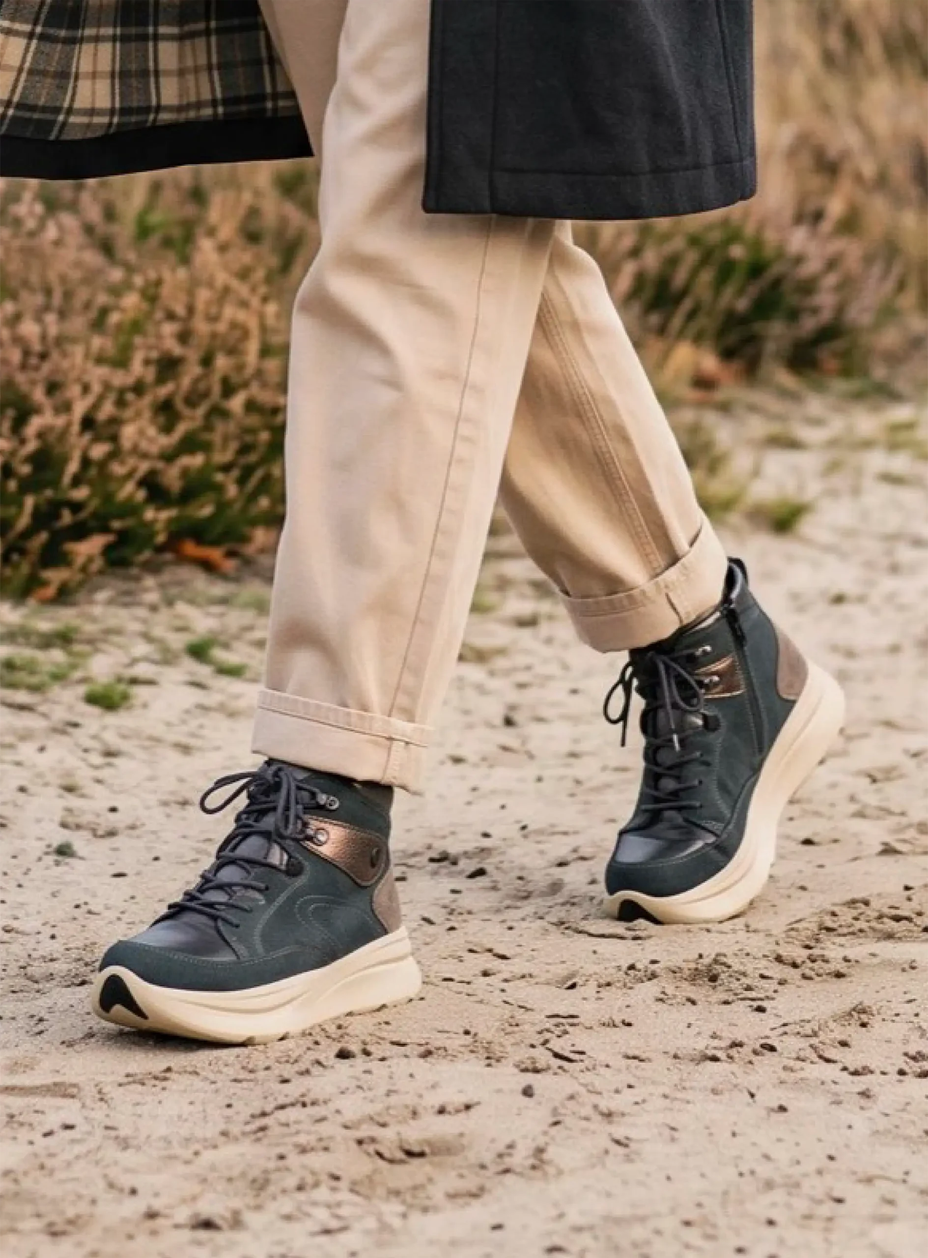 Apex brons metallic schoenen, wandelend in de natuur