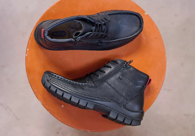 Lopen met hielspoor schoenen