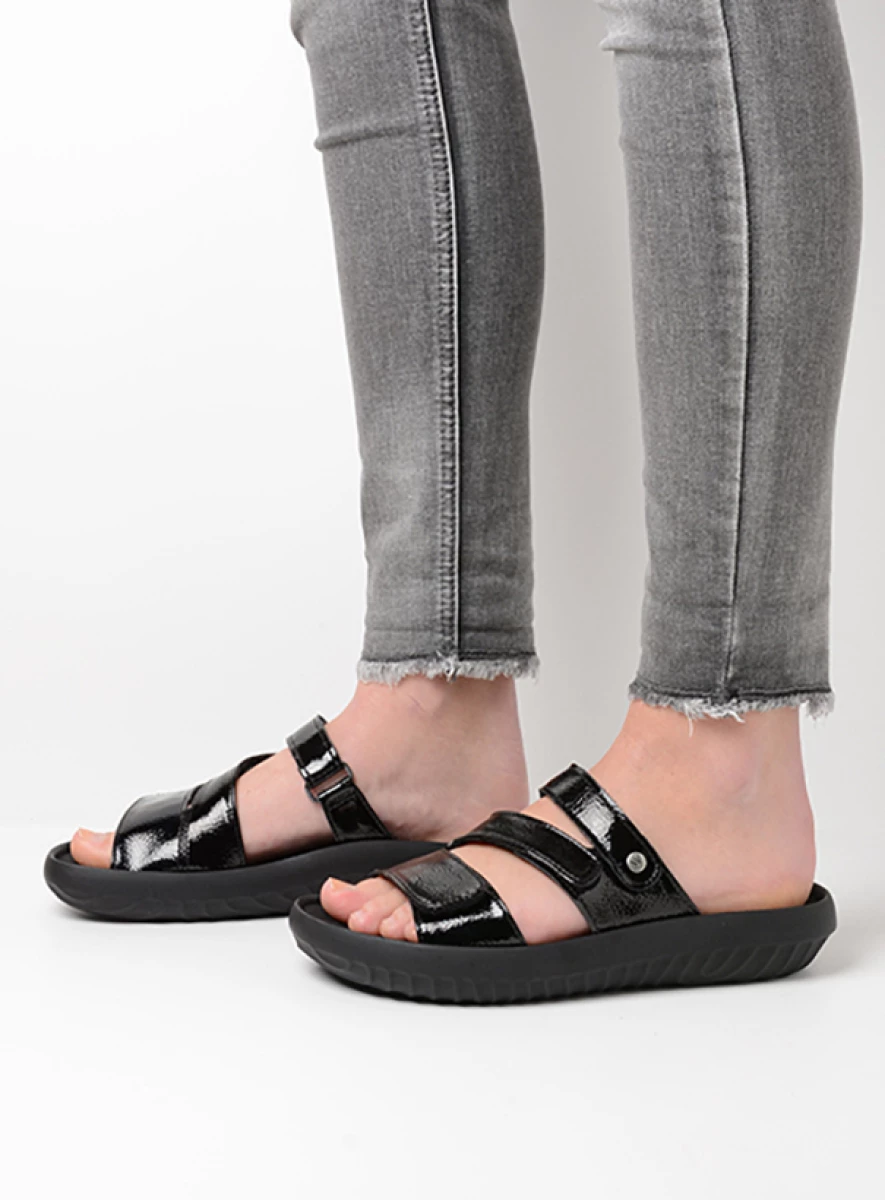 wolky slippers 00889 sense vegan 96000 zwart vegan lak detail