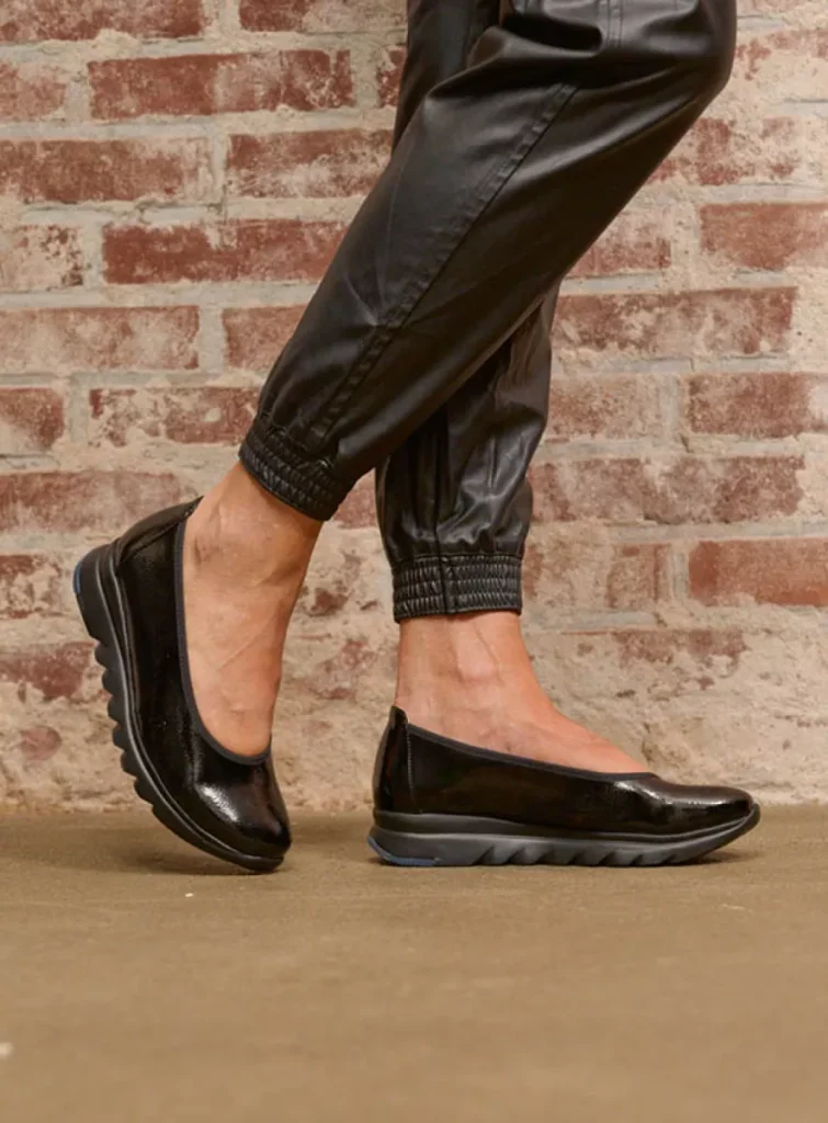 Wolky Ballerina's 02126 Snallerina F2F 96000 zwart lak vegan biocare