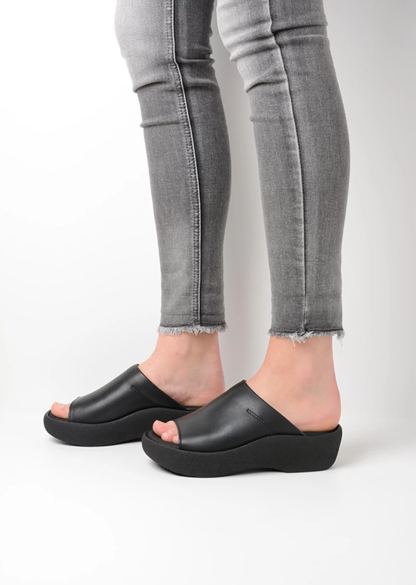 wolky slippers 03201 nassau 30000 zwart leer sfeer