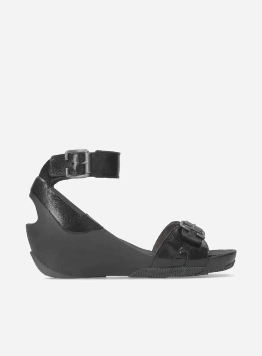 Wolky Eraza - zwart metallic leer Sandalen voor dames
