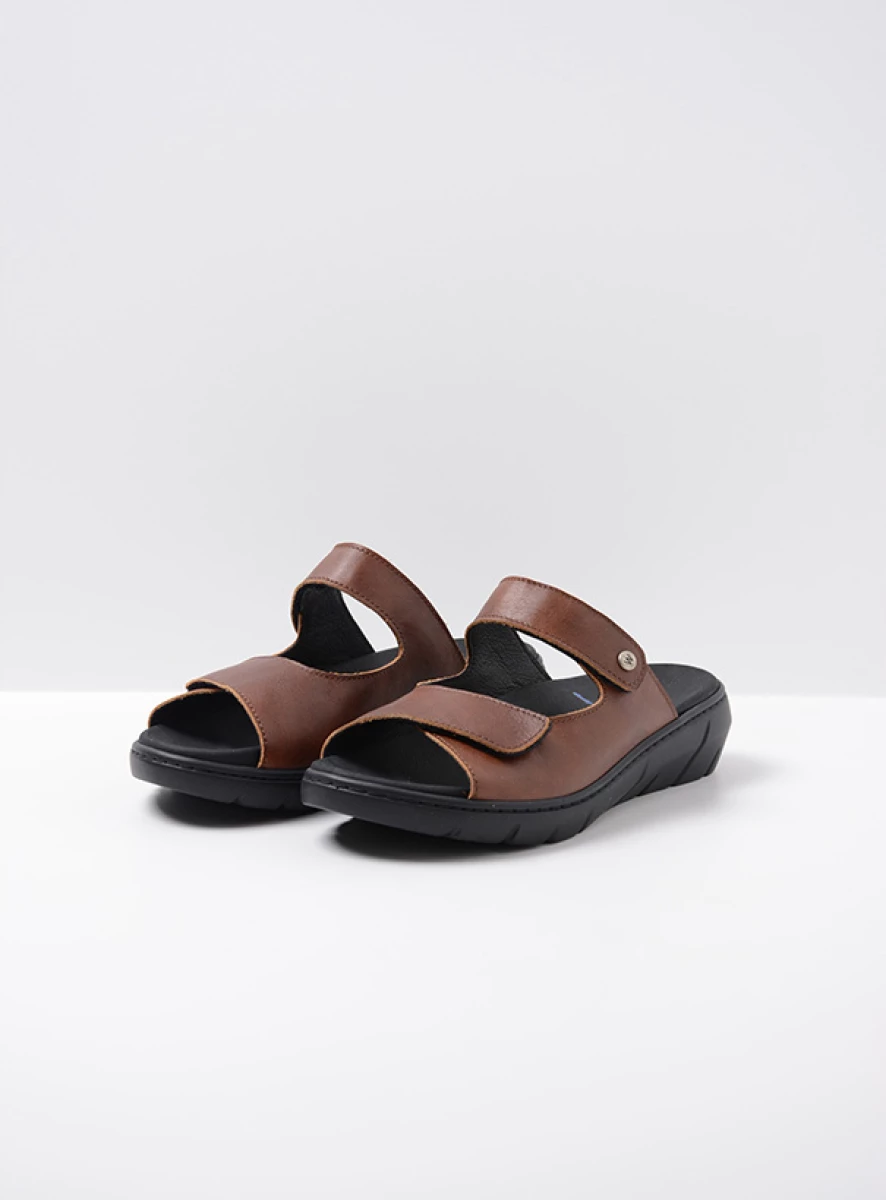 wolky slippers 04102 cyprus 22430 cognac leer front