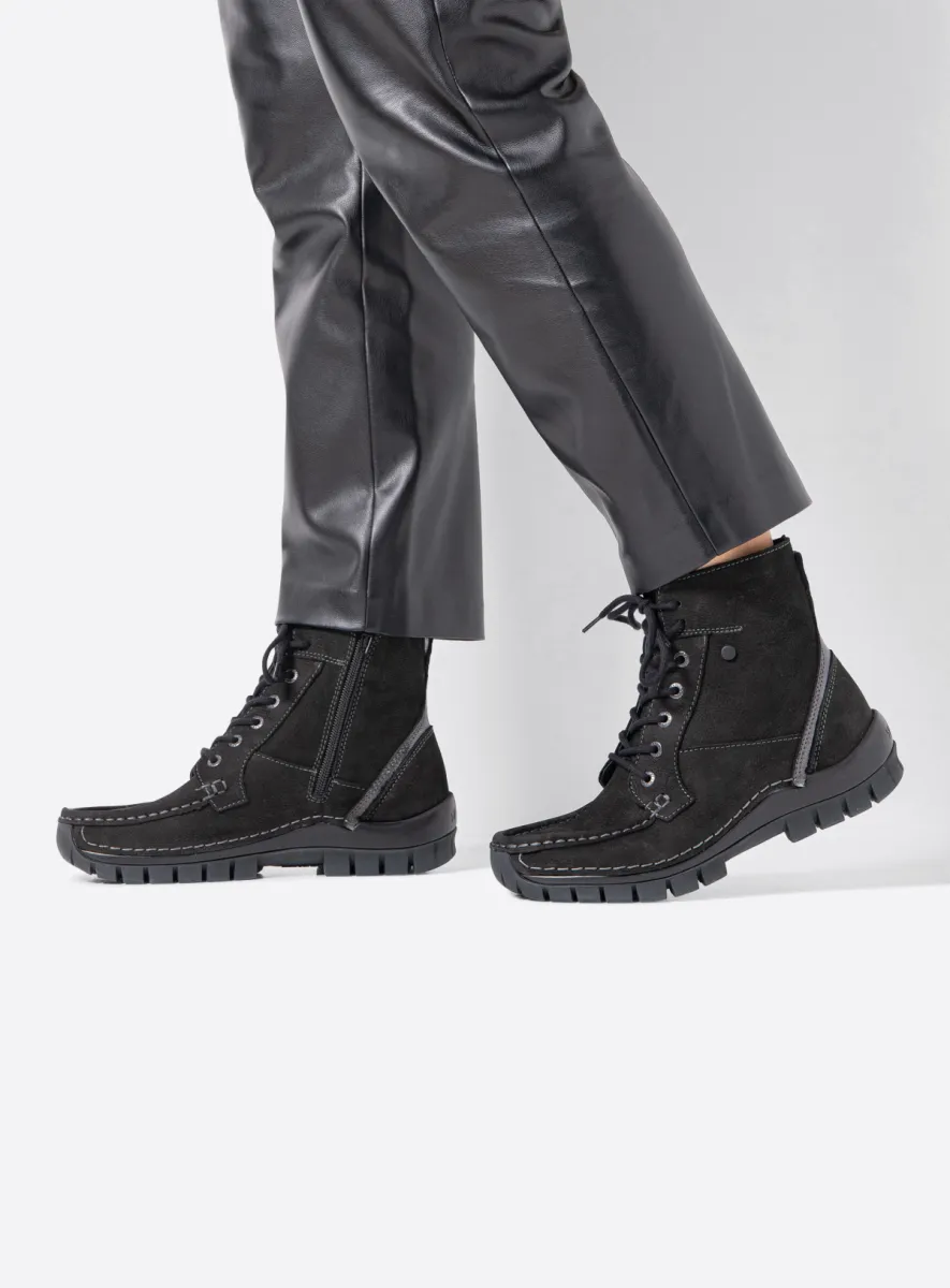 Wolky Hoge veterschoenen 04741 Vibe 11000 zwart nubuck