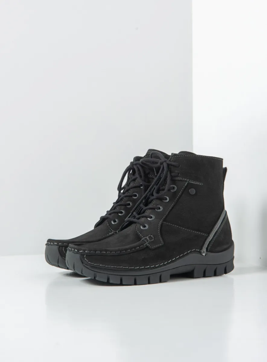 Wolky Vibe - zwart nubuck Hoge veterschoenen voor dames