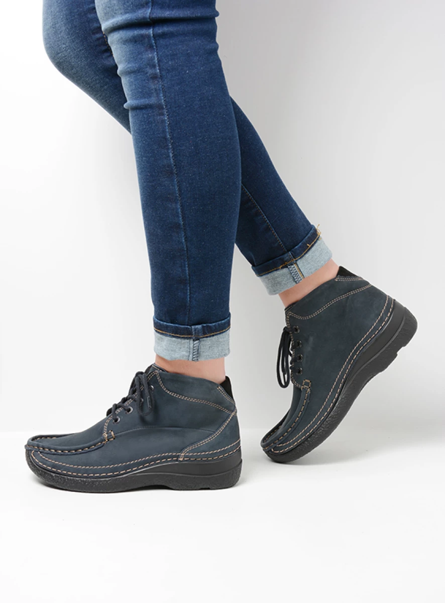 wolky hoge veterschoenen 06242 roll shoot 16800 blauw nubuck sfeer