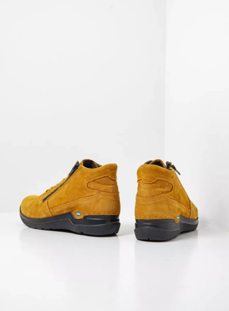 Wolky Hoge veterschoenen 06606 Why 11940 mosterd nubuck
