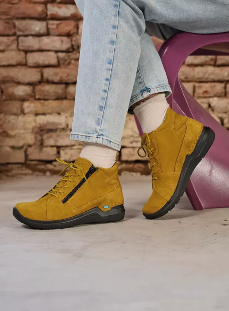 Wolky Hoge veterschoenen 06606 Why 11940 mosterd nubuck