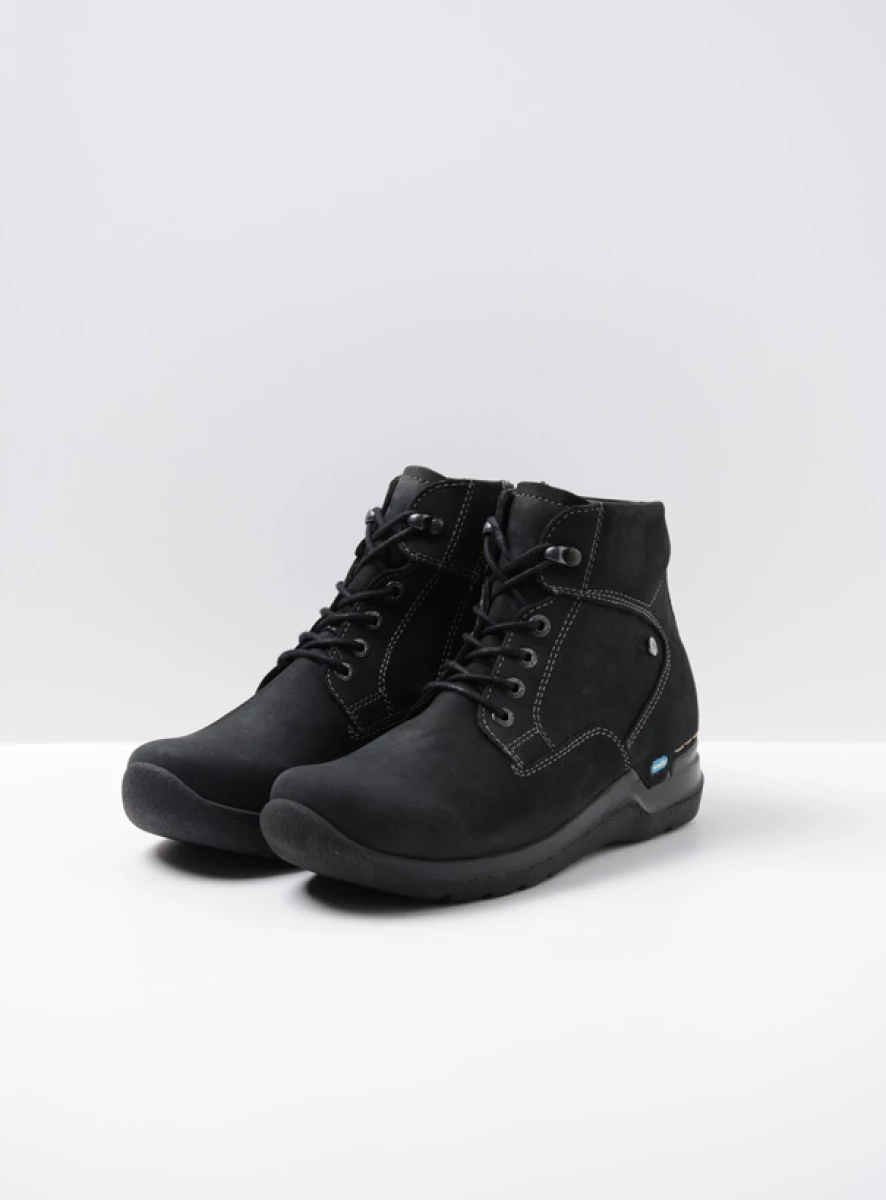 wolky hoge veterschoenen 06612 whynot 16000 zwart nubuck front