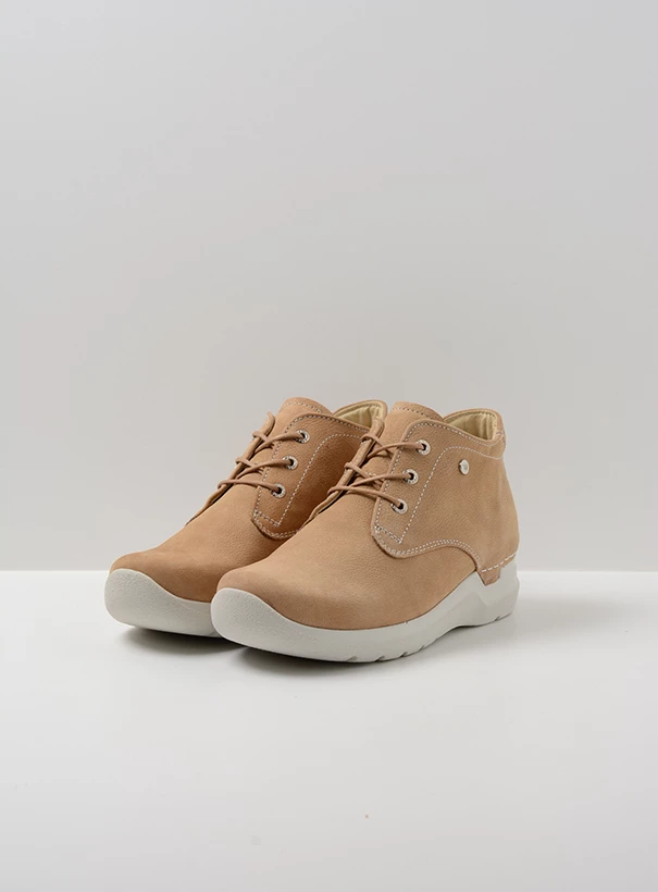 wolky hoge veterschoenen 06617 truth 11390 beige nubuck front