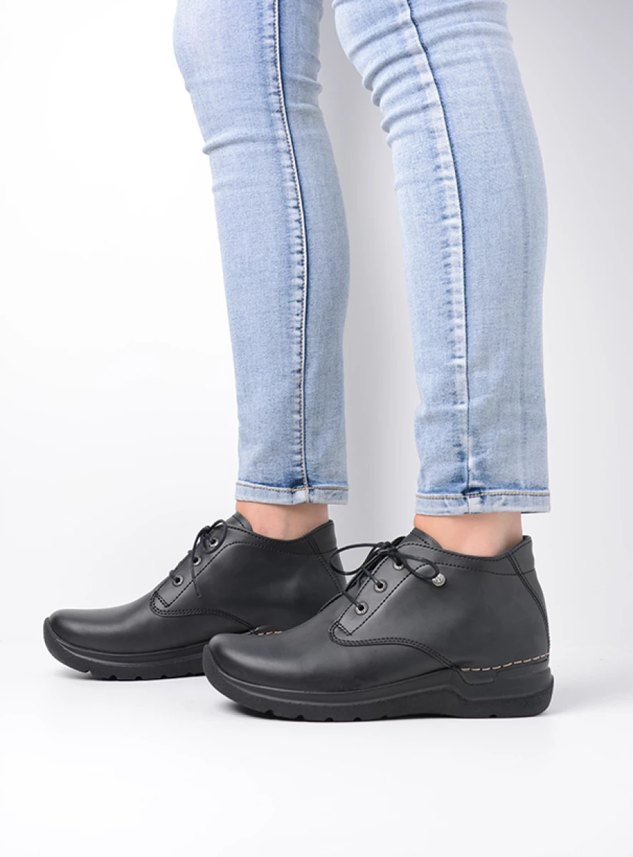 wolky hoge veterschoenen 06621 truth vegan 93000 zwart sfeer